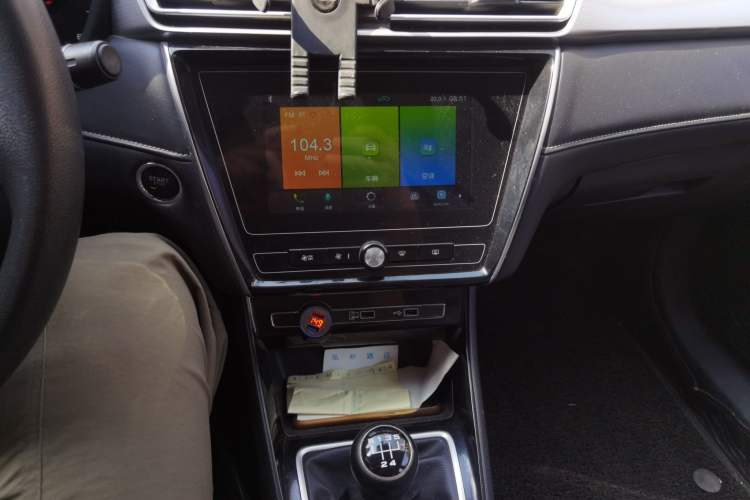 Used Roewe i5 2020 1.5L Manual 4G Connect Luxury Edition Audio And AC Panel