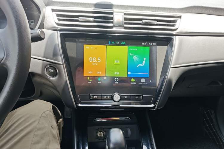 Used Roewe i5 2020 1.5L Automatic 4G Connect Luxury Flagship Edition Audio And AC Panel