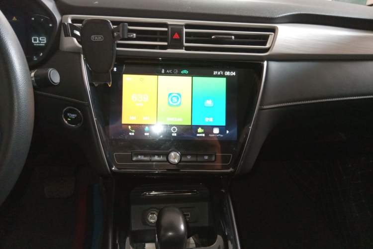 Used Roewe i5 2020 1.5L Automatic 4G Connected Leading Intelligent Driving Edition Audio And AC Panel