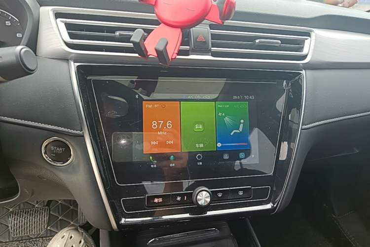 Used Roewe i5 2020 1.5L Automatic 4G Connected Linghao Edition Audio And AC Panel