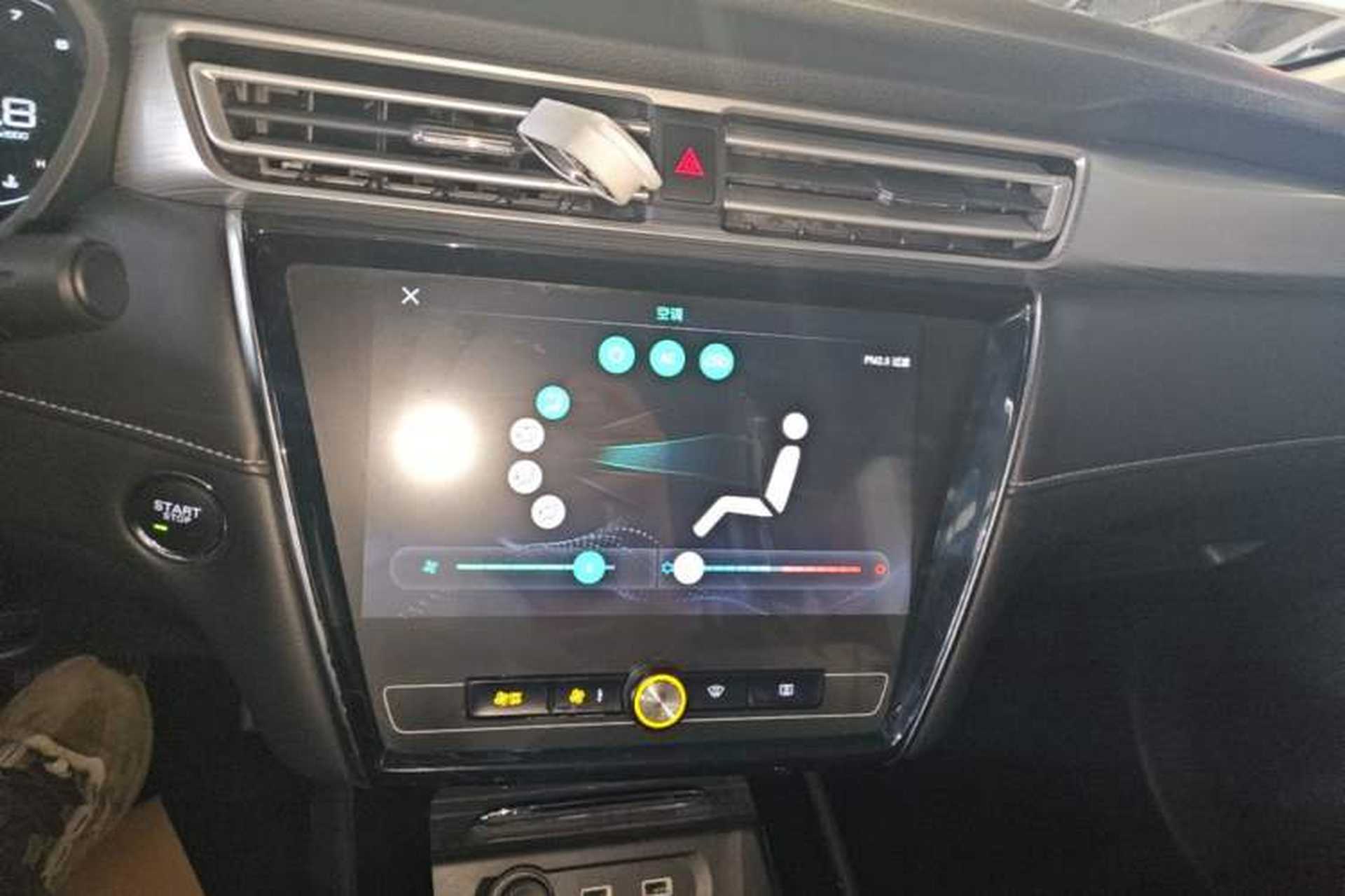 Used Roewe i5 2020 1.5L Automatic 4G Connect Luxury Flagship Edition Audio And AC Panel
