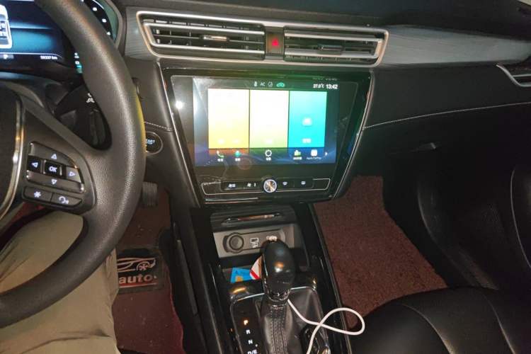 Used Roewe i5 2020 1.5L Automatic 4G Connect Luxury Flagship Edition Audio And AC Panel