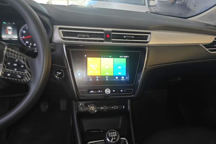 Used Roewe i5 2020 1.5L Manual 4G Connect Luxury Edition Audio And AC Panel