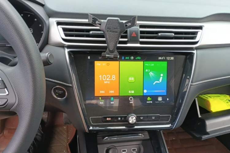 Used Roewe i5 2020 1.5L Automatic 4G Connect Luxury Flagship Edition Audio And AC Panel