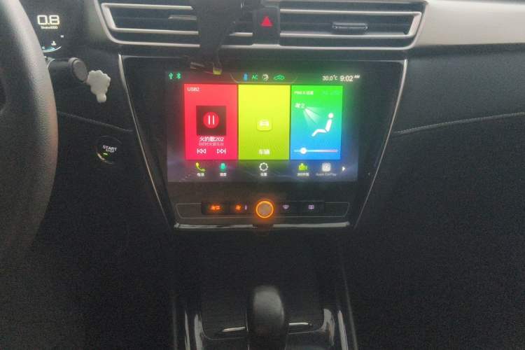 Used Roewe i5 2020 1.5L Automatic 4G Connect Luxury Flagship Edition Audio And AC Panel