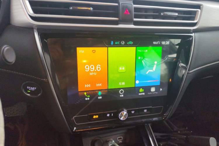 Used Roewe i5 2020 1.5L Automatic 4G Connect Luxury Flagship Edition Audio And AC Panel
