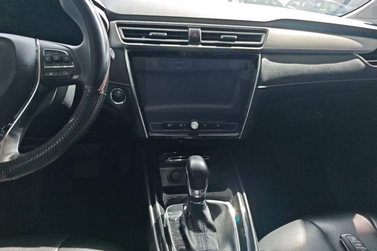 Used Roewe i5 2020 1.5L Automatic 4G Connect Luxury Flagship Edition Audio And AC Panel