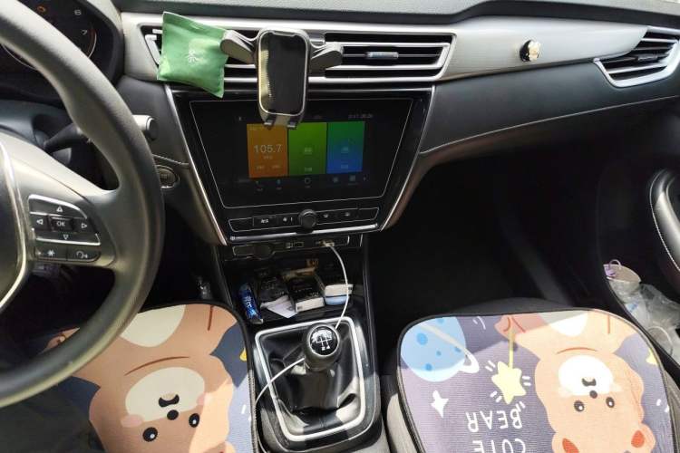 Used Roewe i5 2020 1.5L Manual 4G Connect Luxury Edition Audio And AC Panel