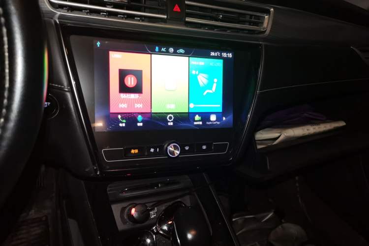 Used Roewe i5 2020 1.5L Automatic 4G Connect Luxury Flagship Edition Audio And AC Panel