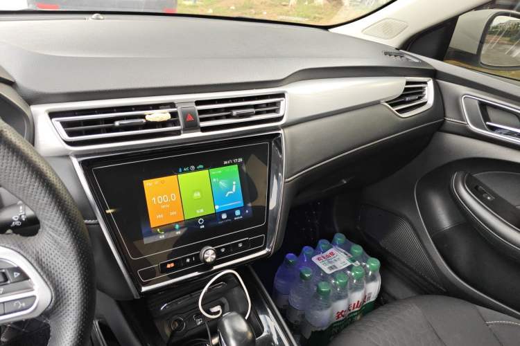 Used Roewe i5 2020 1.5L Automatic 4G Connected Linghao Edition Audio And AC Panel