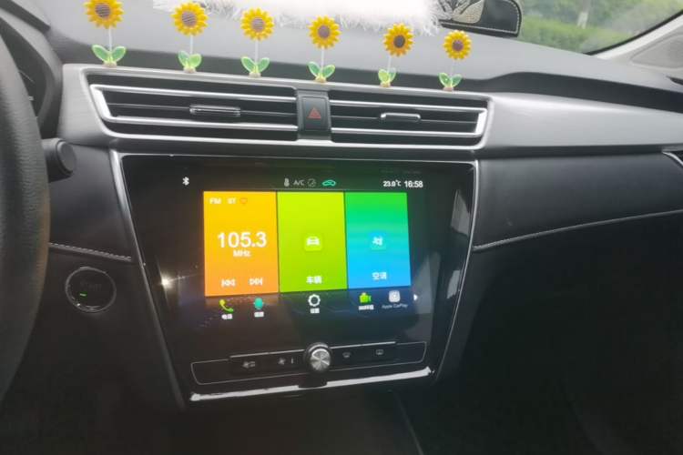Used Roewe i5 2020 1.5L Automatic 4G Connect Luxury Flagship Edition Audio And AC Panel