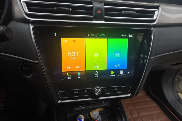 Used Roewe i5 2020 1.5L Automatic 4G Connect Luxury Flagship Edition Audio And AC Panel