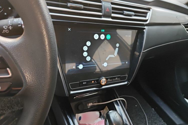 Used Roewe i5 2020 1.5L Automatic 4G Connect Luxury Flagship Edition Audio And AC Panel