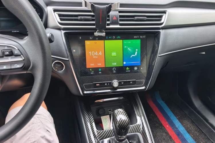 Used Roewe i5 2020 1.5L Automatic 4G Connect Luxury Flagship Edition Audio And AC Panel