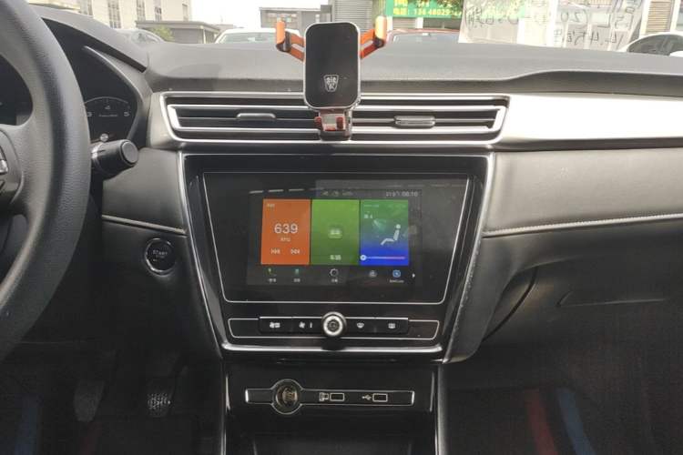 Used Roewe i5 2020 1.5L Manual 4G Connect Leehao Flagship Edition Audio And AC Panel