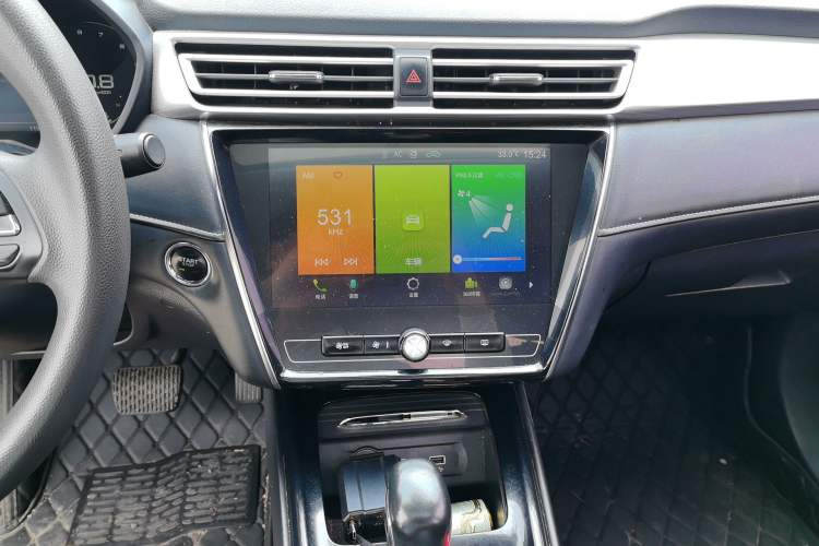 Used Roewe i5 2020 1.5L Automatic 4G Connect Luxury Flagship Edition Audio And AC Panel