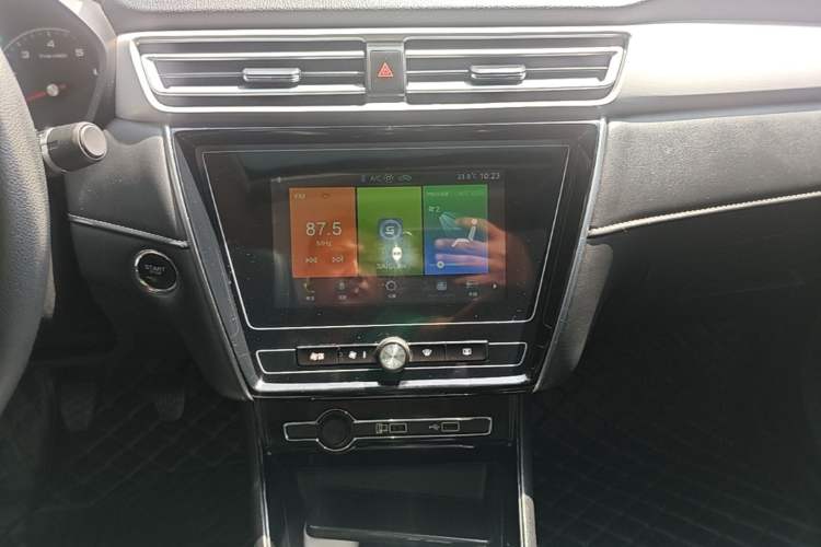 Used Roewe i5 2020 1.5L Manual 4G Connect Leehao Flagship Edition Audio And AC Panel