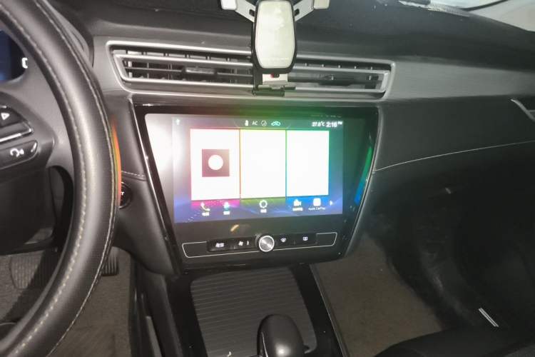 Used Roewe i5 2020 1.5L Automatic 4G Connect Luxury Flagship Edition Audio And AC Panel
