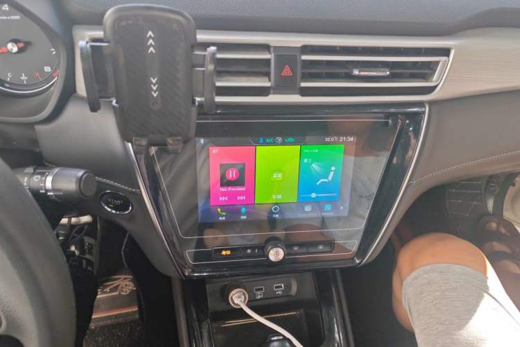Used Roewe i5 2020 1.5L Automatic 4G Connected Linghao Edition Audio And AC Panel