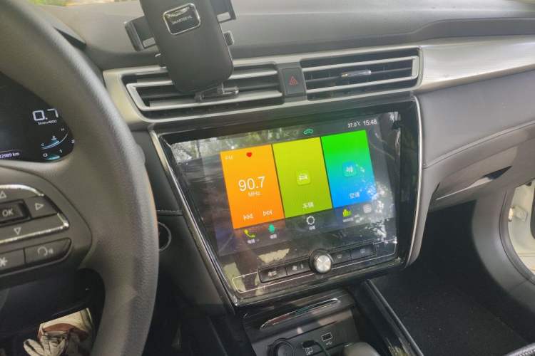 Used Roewe i5 2020 1.5L Automatic 4G Connect Luxury Flagship Edition Audio And AC Panel