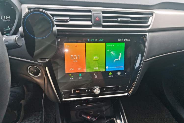 Used Roewe i5 2020 1.5L Automatic 4G Connect Luxury Flagship Edition Audio And AC Panel