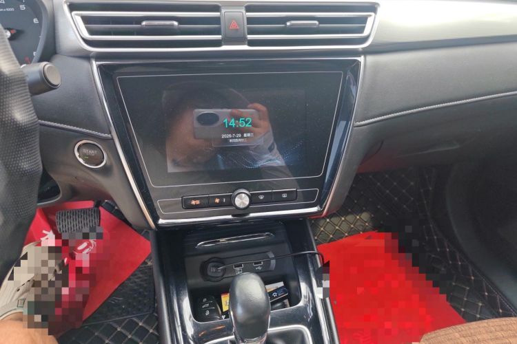 Used Roewe i5 2020 1.5L Automatic 4G Connected Linghao Edition Audio And AC Panel