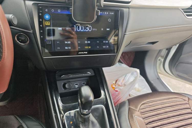Used Roewe i5 2020 1.5L Automatic 4G Connected Linghao Edition Audio And AC Panel