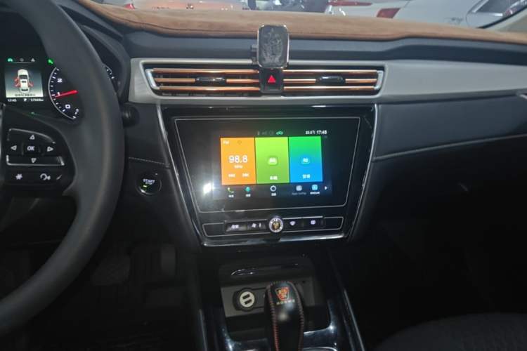Used Roewe i5 2020 1.5L Automatic 4G Connected Linghao Edition Audio And AC Panel