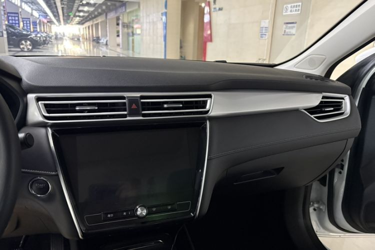 Used Roewe i5 2020 1.5L Automatic 4G Connect Luxury Flagship Edition Audio And AC Panel