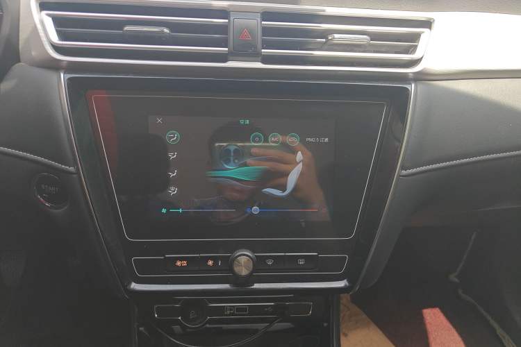 Used Roewe i5 2020 1.5L Manual 4G Connect Luxury Edition Audio And AC Panel