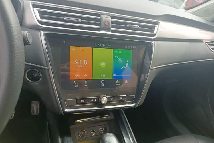 Used Roewe i5 2020 1.5L Automatic 4G Connect Luxury Flagship Edition Audio And AC Panel