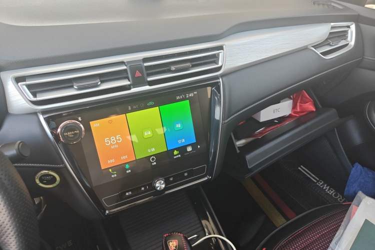 Used Roewe i5 2020 1.5L Automatic 4G Connect Luxury Flagship Edition Audio And AC Panel