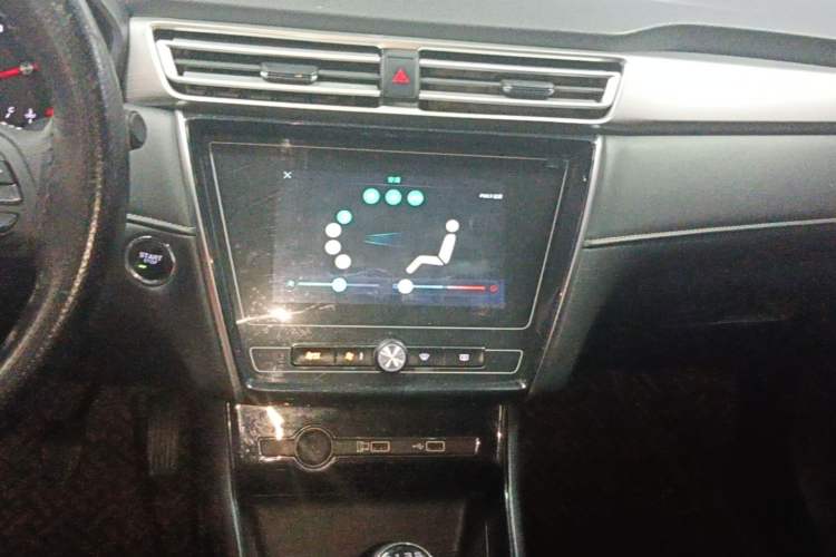 Used Roewe i5 2020 1.5L Manual 4G Connect Luxury Edition Audio And AC Panel