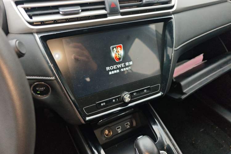 Used Roewe i5 2020 1.5L Automatic 4G Connect Luxury Flagship Edition Audio And AC Panel
