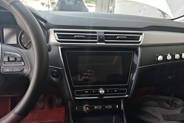 Used Roewe i5 2020 1.5L Manual 4G Connect Leehao Flagship Edition Audio And AC Panel