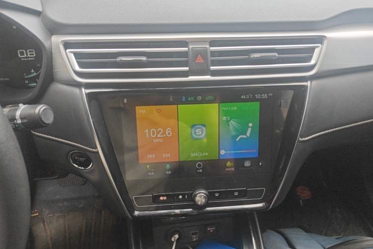 Used Roewe i5 2020 1.5L Automatic 4G Connect Luxury Flagship Edition Audio And AC Panel