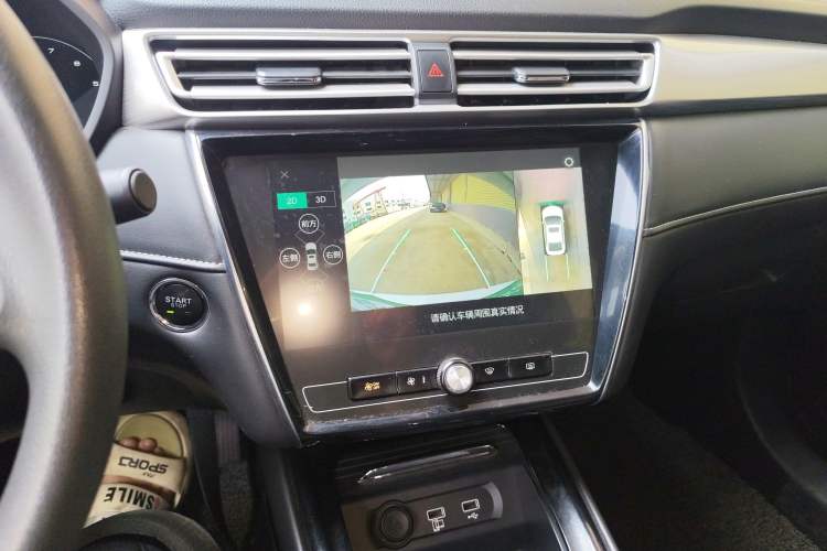 Used Roewe i5 2020 1.5L Automatic 4G Connected Leading Intelligent Driving Edition Audio And AC Panel