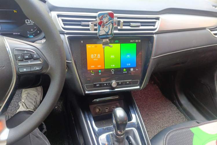 Used Roewe i5 2020 1.5L Automatic 4G Connect Luxury Flagship Edition Audio And AC Panel