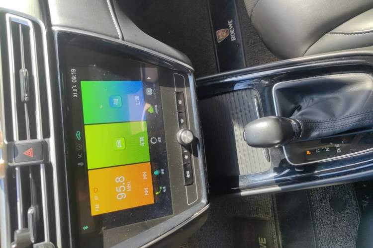 Used Roewe i5 2020 1.5L Automatic 4G Connect Luxury Flagship Edition Audio And AC Panel
