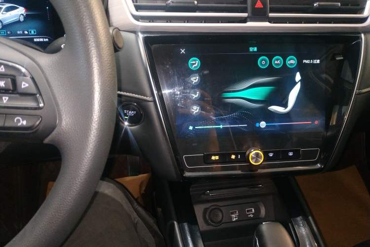 Used Roewe i5 2020 1.5L Automatic 4G Connect Luxury Flagship Edition Audio And AC Panel