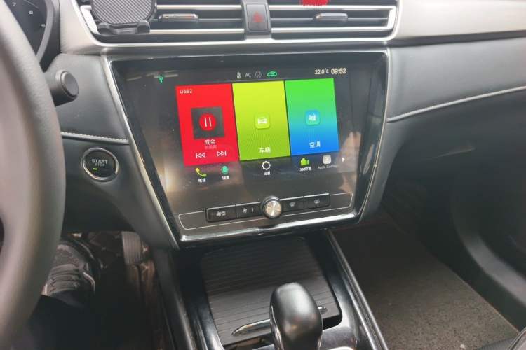 Used Roewe i5 2020 1.5L Automatic 4G Connect Luxury Flagship Edition Audio And AC Panel