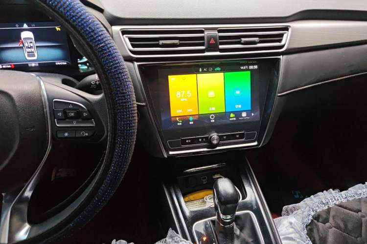 Used Roewe i5 2020 1.5L Automatic 4G Connect Luxury Flagship Edition Audio And AC Panel