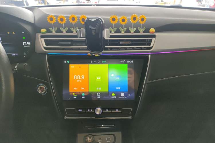 Used Roewe i5 2020 1.5L Automatic 4G Connect Luxury Flagship Edition Audio And AC Panel