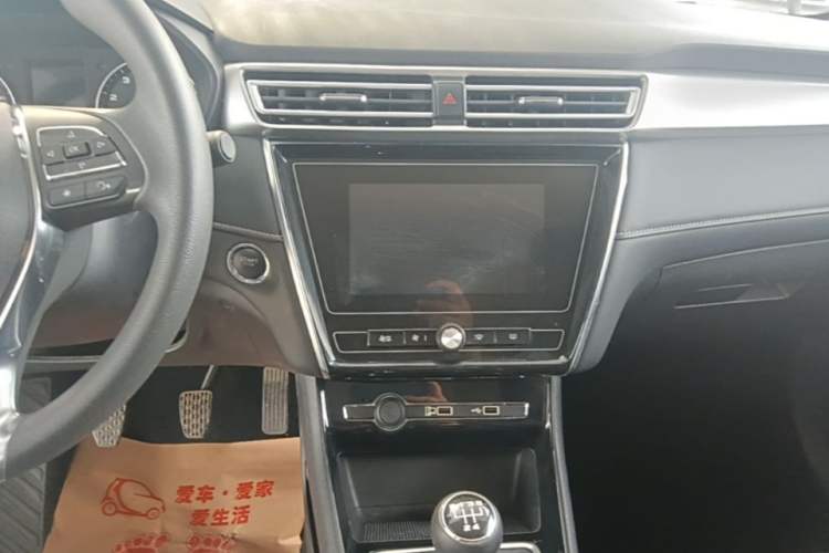 Used Roewe i5 2020 1.5L Manual 4G Connect Luxury Edition Audio And AC Panel
