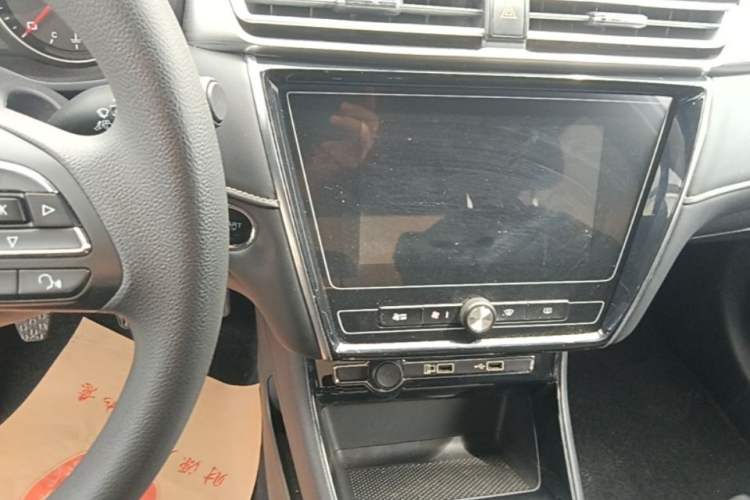 Used Roewe i5 2020 1.5L Manual 4G Connect Luxury Edition Audio And AC Panel