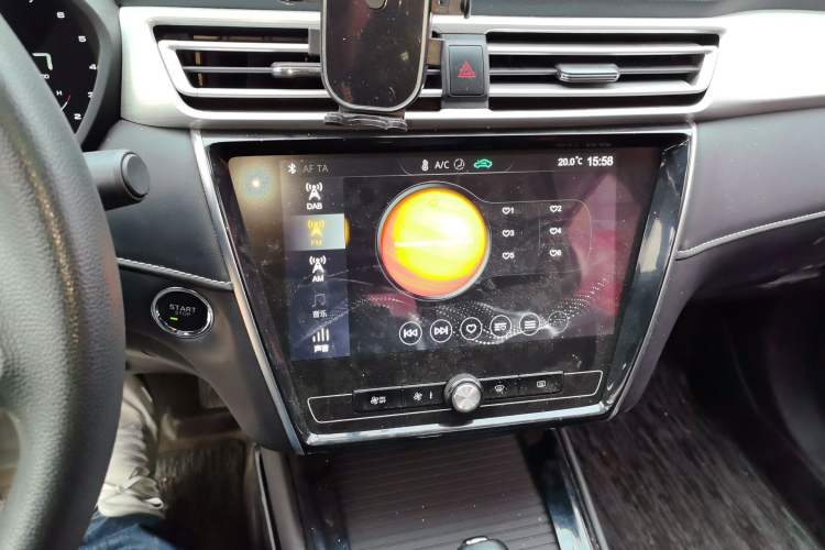 Used Roewe i5 2020 1.5L Automatic 4G Connect Luxury Flagship Edition Audio And AC Panel