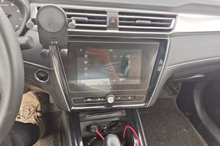Used Roewe i5 2020 1.5L Automatic 4G Connected Linghao Edition Audio And AC Panel