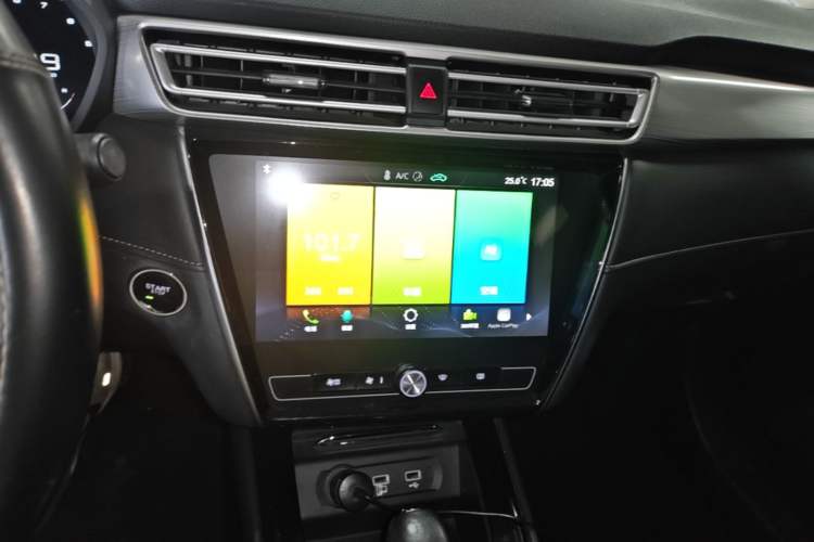 Used Roewe i5 2020 1.5L Automatic 4G Connect Luxury Flagship Edition Audio And AC Panel