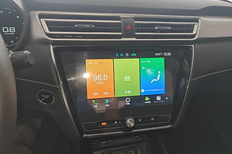 Used Roewe i5 2020 1.5L Automatic 4G Connect Luxury Flagship Edition Audio And AC Panel