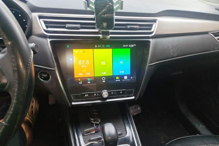 Used Roewe i5 2020 1.5L Automatic 4G Connect Luxury Flagship Edition Audio And AC Panel